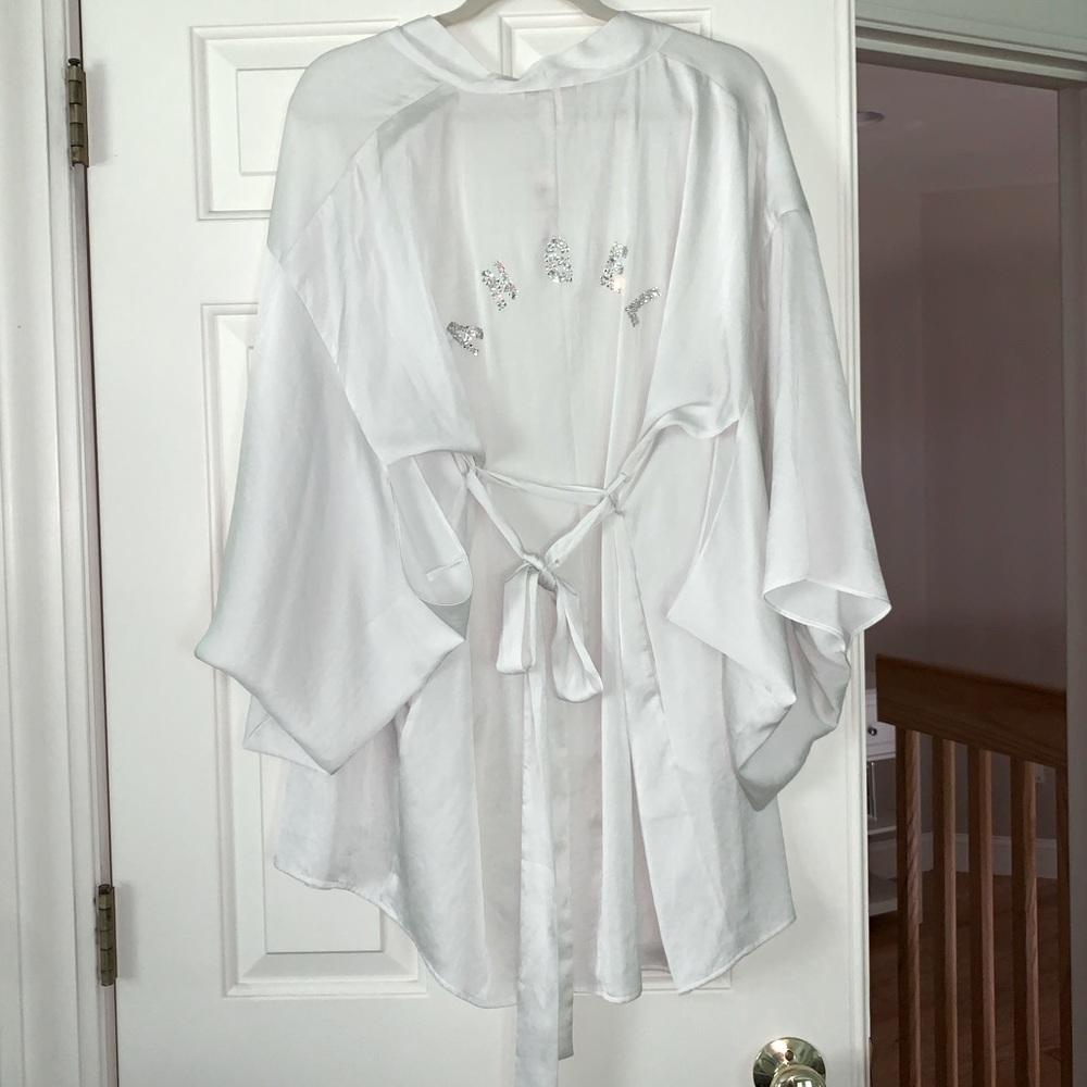 NWT Victoria’s Secret robe in white